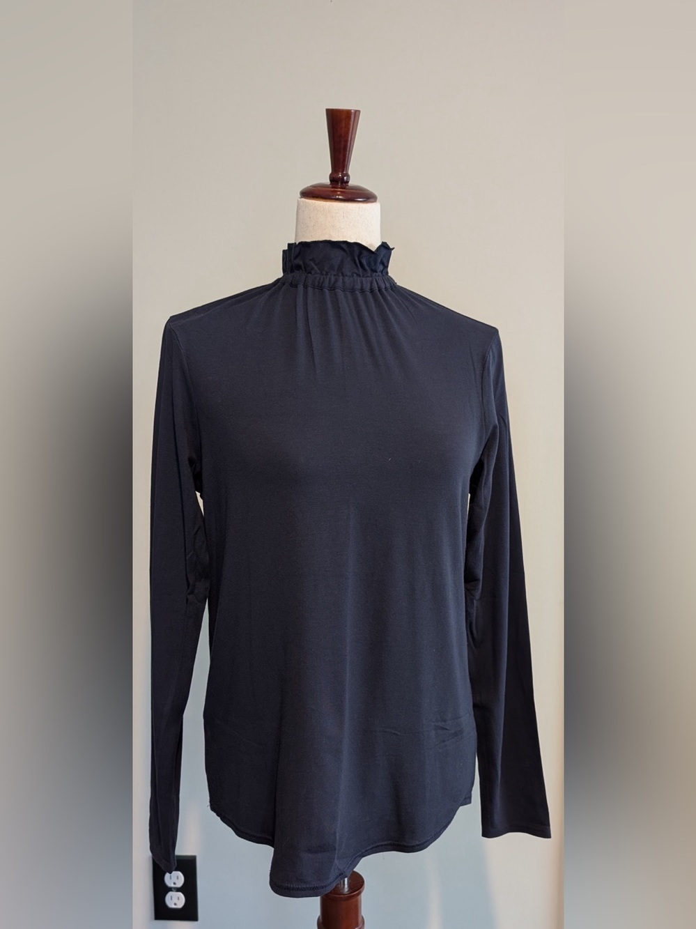 Hinson Wu Women’s Ruffle Neck Foundation Long Sleeve Shirt Navy Blue Size Small